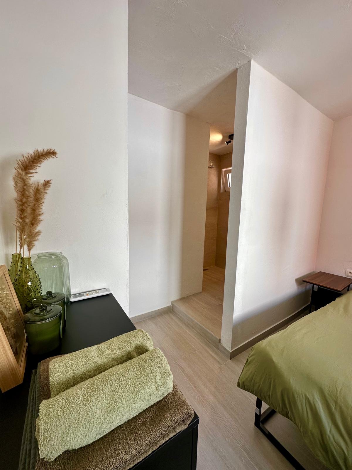 Douche bij slaapkamer 1 van Appartement 2