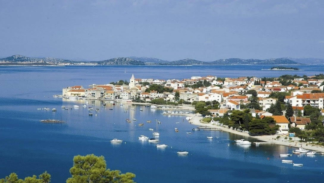 Sfeerbeeld van de haven van Pirovac