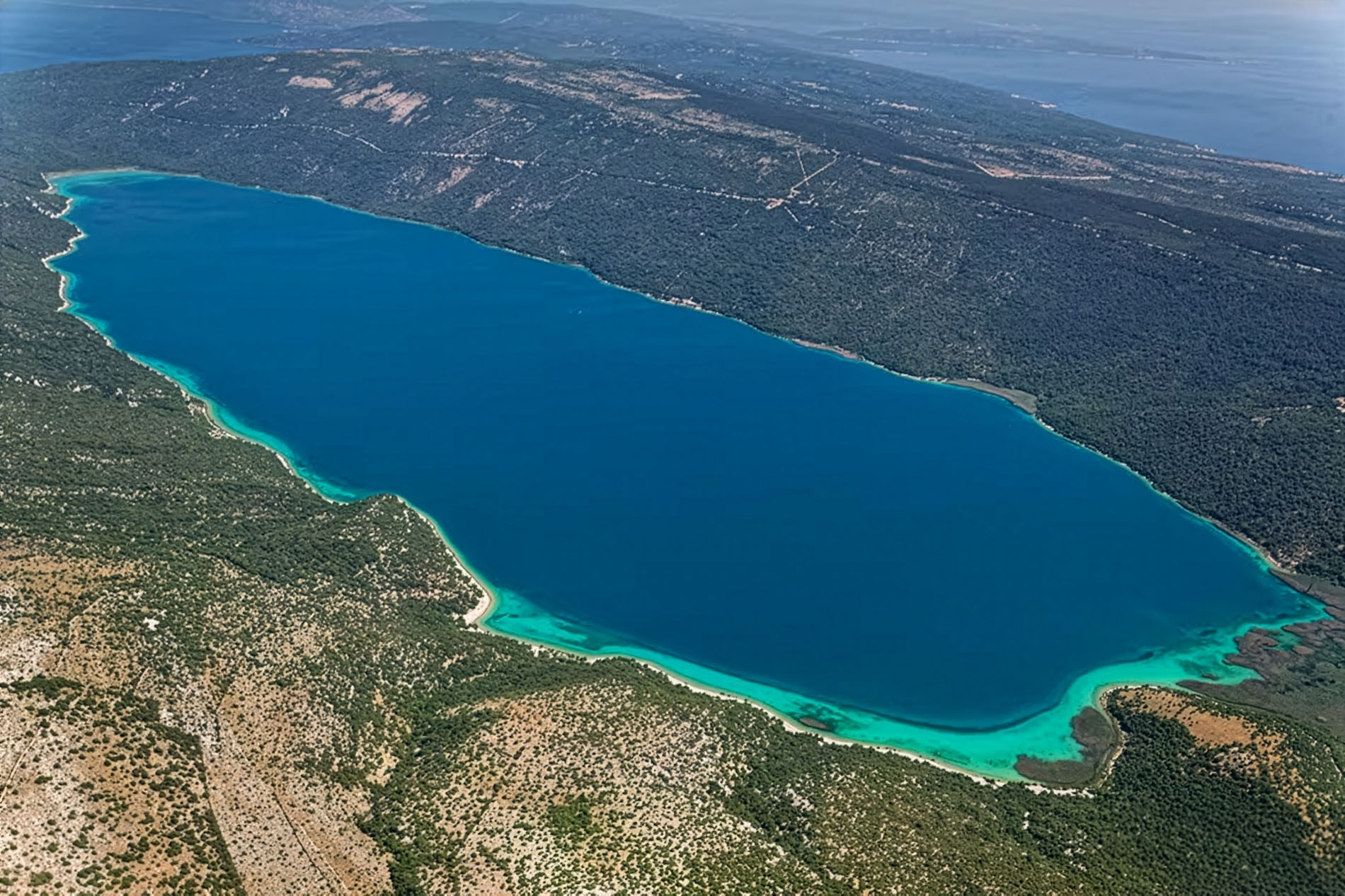 Vransko Jezero in de omgeving van Pirovac